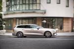 Volvo V60 D4 Momemtum 2018 года (UK)